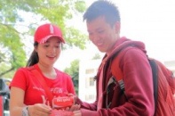 Coca-Cola in tên riêng lên nhãn sản phẩm