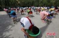 70 học sinh bị bắt nhúng đầu vào nước thử cảm giác chết đuối