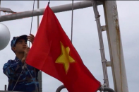 Uy nghiêm lễ chào cờ trên tàu Cảnh sát biển Việt Nam