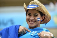 Nữ cổ động viên Pháp và Honduras gợi cảm làm nóng khán đài