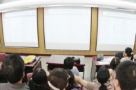 Trao quyền nới room cho doanh nghiệp?