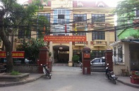 Công an vác gạch đuổi đánh tài xế taxi chạy "mất dép" tại trụ sở