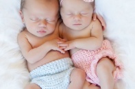 Hà Giang: Kì lạ ca sinh đôi  cách nhau 1 tháng