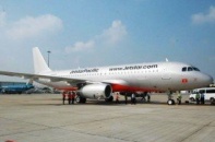Jetstar xáo trộn lịch bay vì sự cố chim va vào máy bay