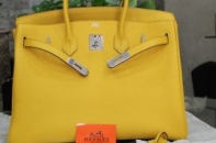 Phạt 2 cơ sở bán hàng nhái Hermes tại HN