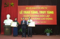Trao phần thưởng cao quý cho cán bộ Bộ KH&ĐT