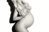 Sốt với ảnh nude bụng bầu của Christina Aguilera