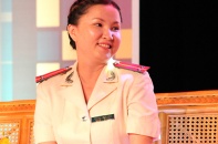 Nữ trung úy giả gái bán dâm, "cặp bồ" với trinh sát nam để phá án