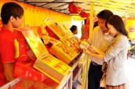 Mạnh tay chi tiền mua bánh Trung thu biếu, tặng