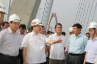 Phó thủ tướng kiểm tra tiến độ nhà ga T2, cầu Nhật Tân
