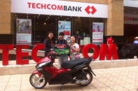 Techcombank trao 2 xe Honda AirBlade cho khách hàng may mắn