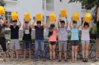 Trào lưu hot "Thử thách dội nước đá" đã lan tới Việt Nam