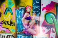 Trà Ngọc Hằng trang phục sexy sặc sỡ