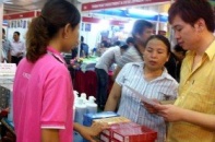 Hà Nội: Buộc thôi việc công chức tiếp tay buôn lậu