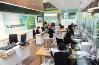 Lãi suất cứ giảm, tiền vẫn chảy vào ngân hàng