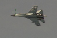 Su-27 của Trung Quốc nhào lộn trước mũi máy bay Mỹ