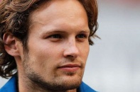 Blind chính thức đến M.U, De Jong trên đường tới Old Trafford