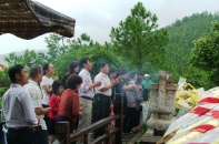 Hàng vạn người đội mưa đến viếng mộ Đại tướng