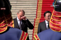 Hình ảnh ông Putin rơi lệ khi nghe quốc ca Nga gây xôn xao