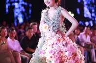 Mãn nhãn với váy 300 triệu của Hoàng Thùy Linh ở Đẹp Fashion Runway