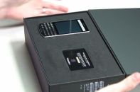 BlackBerry Porsche Design P’9983 có giá từ 2.350 USD