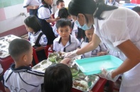 Cung cấp thực phẩm trôi nổi cho hàng nghìn học sinh quận Hoàng Mai