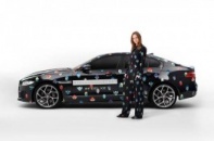 Jaguar bắt tay Stella McCartney ra XE 2015 bản "siêu anh hùng"