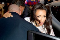 "Người đẹp siêu vòng ba" Kim Kardashian bị tấn công bất ngờ