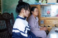Nữ sinh lớp 12 bị đánh hội đồng, xé áo, cắt tóc chỉ vì mâu thuẫn nhỏ