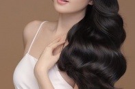 Xôn xao về bức ảnh "photoshop quá đà" của Ngọc Trinh