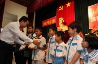 Báo Đầu tư trao 50 suất học bổng cho học sinh nghèo Hà Tĩnh