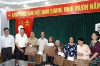 Thăm gia đình các liệt sỹ Trường Sa