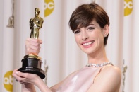 "Công chúa" Anne Hathaway chinh phục tượng vàng Oscar