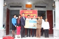 Công đoàn Bộ KH&ĐT bàn giao nhà tình nghĩa tại Hòa Bình