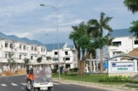 Nhà phố giành khách chung cư