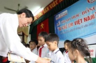 Báo Đầu tư trao học bổng tại Quảng Trị, Hà Tĩnh