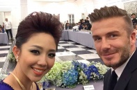 Fan phát sốt ảnh "tự sướng" của Tóc Tiên với David Beckham