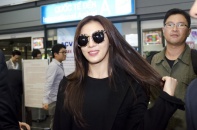 Nửa đêm Fan Việt vẫn chờ đón Ha Ji Won tại sân bay Nội Bài