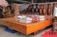 Sập gỗ, bàn ghế vài trăm triệu đổ về Hà Nội