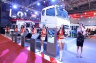 Ngắm mẫu chân dài tại gian trưng bày xe tải FUSO