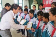 Báo Đầu tư trao 80 suất học bổng tại Thái Bình
