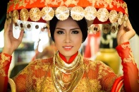 Ngắm trang phục dân tộc lộng lẫy của Nguyễn Thị Loan tại Miss World 2014