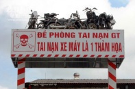 Tặng bằng khen cho doanh nhân tạo ra biển cảnh báo TNGT “độc”, “lạ”