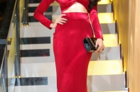 Linh Chi khoe "ngực nở eo thon" với đầm cut out đỏ rực