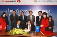 Techcombank cấp tín dụng gần 2.000 tỷ đồng cho Vietnam Airlines