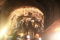 Mũi khoan đã thông, Phó chủ tịch tỉnh gửi thư vào hầm