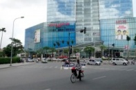 Trung tâm thương mại vẫn "hẩm hiu" mong khách