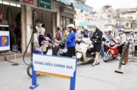 Xăng giảm giá trên 2.000 đồng/lít