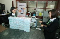 Tiền chảy đi đâu khi lãi suất giảm sâu?