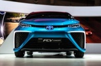 Xe xanh Honda FCV được bán ra vào năm 2016